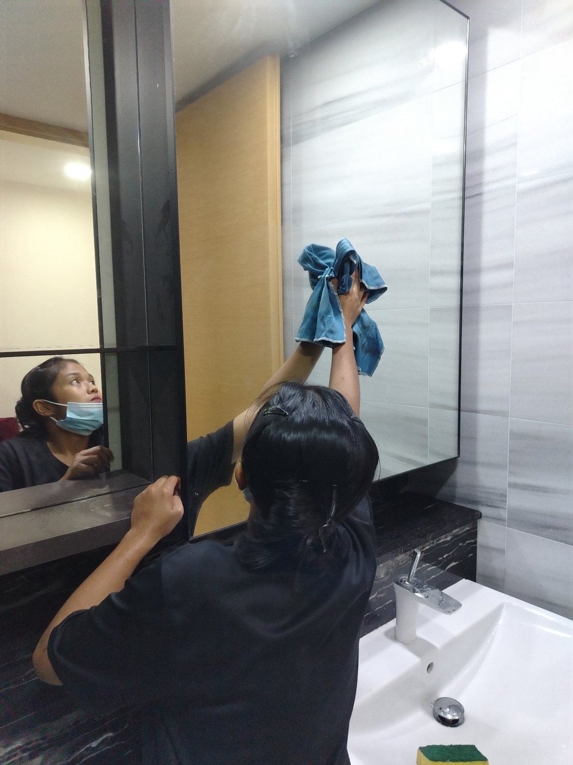 Hiremop professional cleaning a bathroom mirror