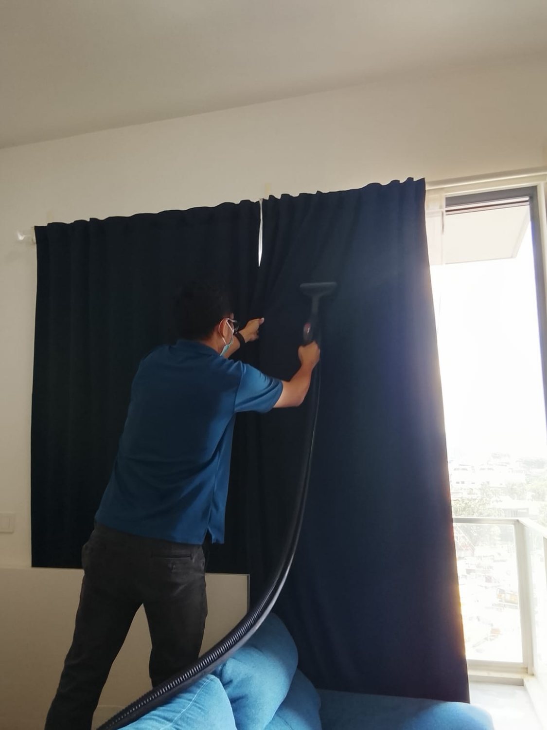 Hiremop professional steam-cleaning curtains