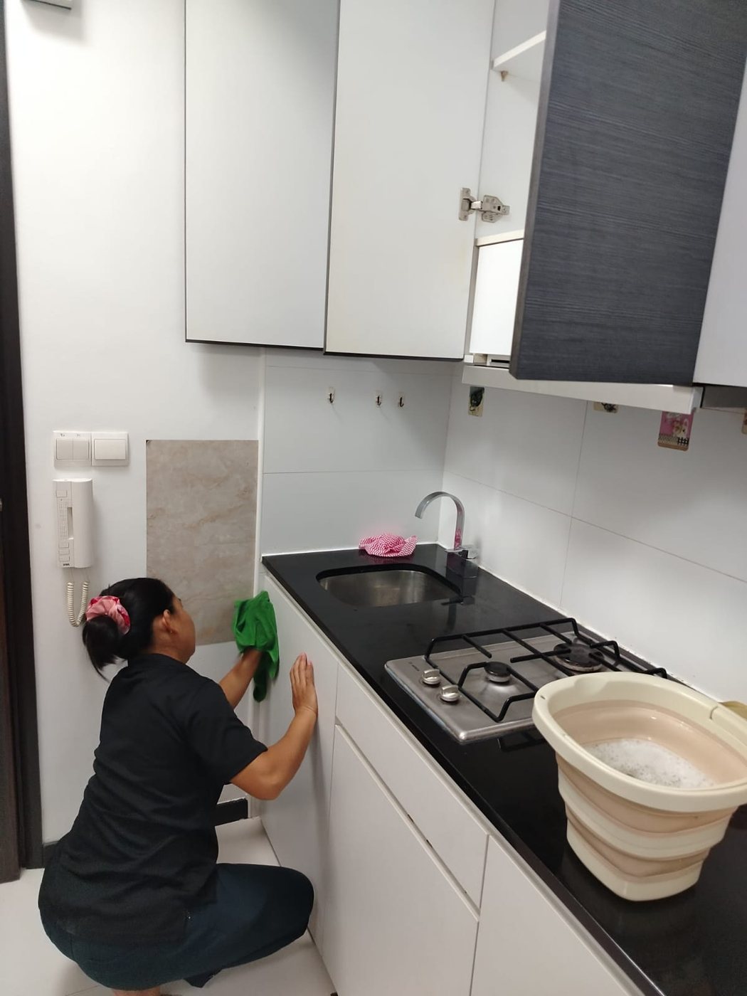Cleaning kitchen surfaces